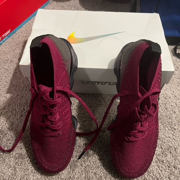 Nike Women's VaporMax Shoes - Picture 2 of 4